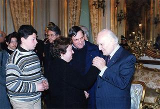 Don Luigi Ciotti, presidente di "Libera. Associazioni, nomi e numeri contro le mafie", con una delegazione di partecipanti alla "III Giornata della memoria e dell'impegno in ricordo delle vittime delle mafie"