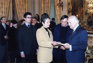 Don Luigi Ciotti, presidente di "Libera. Associazioni, nomi e numeri contro le mafie", con una delegazione di partecipanti alla "III Giornata della memoria e dell'impegno in ricordo delle vittime delle mafie"