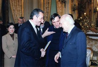 Don Luigi Ciotti, presidente di "Libera. Associazioni, nomi e numeri contro le mafie", con una delegazione di partecipanti alla "III Giornata della memoria e dell'impegno in ricordo delle vittime delle mafie"