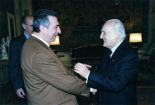 Il Presidente della Repubblica Oscar Luigi Scalfaro riceve in udienza l'avv. Giuseppe Gervasio, presidente dell'Azione Cattolica Italiana, con una delegazione dell'"Osservatorio sulle riforme costituzionali", per presentare alcune pubblicazioni