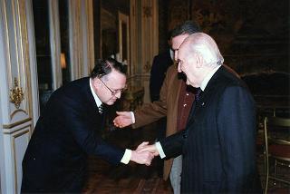 Il Presidente della Repubblica Oscar Luigi Scalfaro riceve in udienza l'avv. Giuseppe Gervasio, presidente dell'Azione Cattolica Italiana, con una delegazione dell'"Osservatorio sulle riforme costituzionali", per presentare alcune pubblicazioni