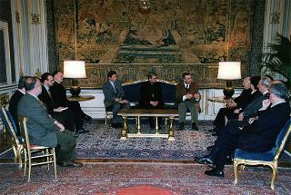 Il Presidente della Repubblica Oscar Luigi Scalfaro riceve in udienza l'avv. Giuseppe Gervasio, presidente dell'Azione Cattolica Italiana, con una delegazione dell'"Osservatorio sulle riforme costituzionali", per presentare alcune pubblicazioni