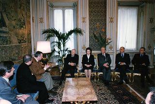 Il Presidente della Repubblica Oscar Luigi Scalfaro riceve in udienza l'avv. Giuseppe Gervasio, presidente dell'Azione Cattolica Italiana, con una delegazione dell'"Osservatorio sulle riforme costituzionali", per presentare alcune pubblicazioni