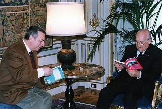 Il Presidente della Repubblica Oscar Luigi Scalfaro riceve in udienza l'avv. Giuseppe Gervasio, presidente dell'Azione Cattolica Italiana, con una delegazione dell'"Osservatorio sulle riforme costituzionali", per presentare alcune pubblicazioni