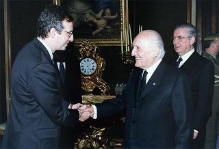 On. Walter Veltroni, vice presidente del Consiglio dei ministri, con i dirigenti della Federazione italiana gioco calcio ed i rappresentanti delle Associazioni di categoria, in occasione del 100° anniversario di fondazione della FGCI