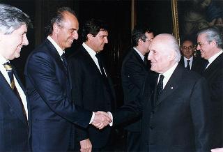 On. Walter Veltroni, vice presidente del Consiglio dei ministri, con i dirigenti della Federazione italiana gioco calcio ed i rappresentanti delle Associazioni di categoria, in occasione del 100° anniversario di fondazione della FGCI