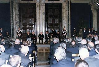 On. Walter Veltroni, vice presidente del Consiglio dei ministri, con i dirigenti della Federazione italiana gioco calcio ed i rappresentanti delle Associazioni di categoria, in occasione del 100° anniversario di fondazione della FGCI
