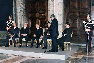 On. Walter Veltroni, vice presidente del Consiglio dei ministri, con i dirigenti della Federazione italiana gioco calcio ed i rappresentanti delle Associazioni di categoria, in occasione del 100° anniversario di fondazione della FGCI