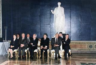 On. Walter Veltroni, vice presidente del Consiglio dei ministri, con i dirigenti della Federazione italiana gioco calcio ed i rappresentanti delle Associazioni di categoria, in occasione del 100° anniversario di fondazione della FGCI