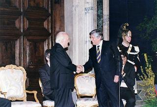 On. Walter Veltroni, vice presidente del Consiglio dei ministri, con i dirigenti della Federazione italiana gioco calcio ed i rappresentanti delle Associazioni di categoria, in occasione del 100° anniversario di fondazione della FGCI
