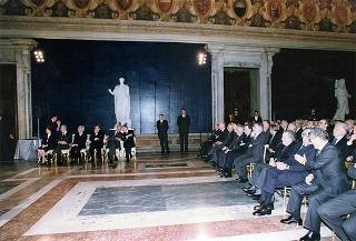 On. Walter Veltroni, vice presidente del Consiglio dei ministri, con i dirigenti della Federazione italiana gioco calcio ed i rappresentanti delle Associazioni di categoria, in occasione del 100° anniversario di fondazione della FGCI