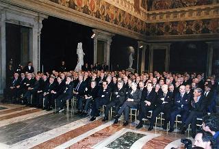 On. Walter Veltroni, vice presidente del Consiglio dei ministri, con i dirigenti della Federazione italiana gioco calcio ed i rappresentanti delle Associazioni di categoria, in occasione del 100° anniversario di fondazione della FGCI