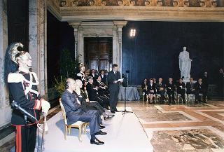 On. Walter Veltroni, vice presidente del Consiglio dei ministri, con i dirigenti della Federazione italiana gioco calcio ed i rappresentanti delle Associazioni di categoria, in occasione del 100° anniversario di fondazione della FGCI