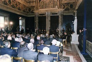 On. Walter Veltroni, vice presidente del Consiglio dei ministri, con i dirigenti della Federazione italiana gioco calcio ed i rappresentanti delle Associazioni di categoria, in occasione del 100° anniversario di fondazione della FGCI
