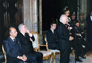 On. Walter Veltroni, vice presidente del Consiglio dei ministri, con i dirigenti della Federazione italiana gioco calcio ed i rappresentanti delle Associazioni di categoria, in occasione del 100° anniversario di fondazione della FGCI
