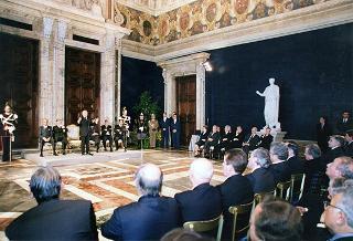 On. Walter Veltroni, vice presidente del Consiglio dei ministri, con i dirigenti della Federazione italiana gioco calcio ed i rappresentanti delle Associazioni di categoria, in occasione del 100° anniversario di fondazione della FGCI