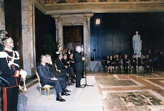 On. Walter Veltroni, vice presidente del Consiglio dei ministri, con i dirigenti della Federazione italiana gioco calcio ed i rappresentanti delle Associazioni di categoria, in occasione del 100° anniversario di fondazione della FGCI