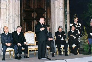 On. Walter Veltroni, vice presidente del Consiglio dei ministri, con i dirigenti della Federazione italiana gioco calcio ed i rappresentanti delle Associazioni di categoria, in occasione del 100° anniversario di fondazione della FGCI