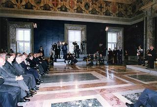 On. Walter Veltroni, vice presidente del Consiglio dei ministri, con i dirigenti della Federazione italiana gioco calcio ed i rappresentanti delle Associazioni di categoria, in occasione del 100° anniversario di fondazione della FGCI