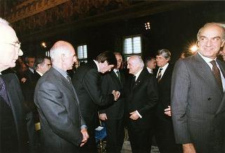 On. Walter Veltroni, vice presidente del Consiglio dei ministri, con i dirigenti della Federazione italiana gioco calcio ed i rappresentanti delle Associazioni di categoria, in occasione del 100° anniversario di fondazione della FGCI