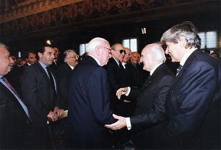On. Walter Veltroni, vice presidente del Consiglio dei ministri, con i dirigenti della Federazione italiana gioco calcio ed i rappresentanti delle Associazioni di categoria, in occasione del 100° anniversario di fondazione della FGCI