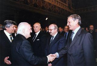 On. Walter Veltroni, vice presidente del Consiglio dei ministri, con i dirigenti della Federazione italiana gioco calcio ed i rappresentanti delle Associazioni di categoria, in occasione del 100° anniversario di fondazione della FGCI