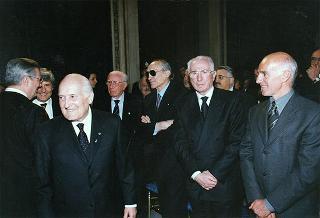 On. Walter Veltroni, vice presidente del Consiglio dei ministri, con i dirigenti della Federazione italiana gioco calcio ed i rappresentanti delle Associazioni di categoria, in occasione del 100° anniversario di fondazione della FGCI