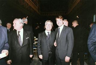 On. Walter Veltroni, vice presidente del Consiglio dei ministri, con i dirigenti della Federazione italiana gioco calcio ed i rappresentanti delle Associazioni di categoria, in occasione del 100° anniversario di fondazione della FGCI