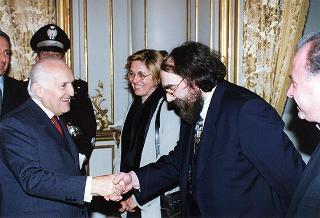 Delegazione di alunni delle classi di V elementare dell'Istituto Comprensivo di Scuola materna, elementare e media di Novi di Modena