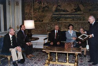 Diana Rosetti, con una delegazione della Fondazione Rosetti di Forlimpopoli, per presentare la ristampa dell'opera Romagna: geografia e storia