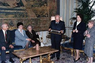 Diana Rosetti, con una delegazione della Fondazione Rosetti di Forlimpopoli, per presentare la ristampa dell'opera Romagna: geografia e storia