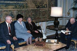 Diana Rosetti, con una delegazione della Fondazione Rosetti di Forlimpopoli, per presentare la ristampa dell'opera Romagna: geografia e storia