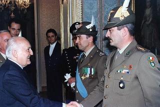 Rappresentanza della Brigata alpina "Taurinense", rientrata dalla missione in Bosnia, in servizio di guardia d'onore al Palazzo del Quirinale
