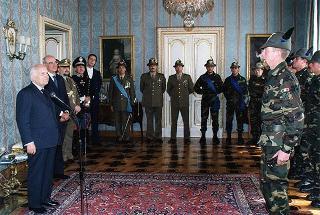 Rappresentanza della Brigata alpina "Taurinense", rientrata dalla missione in Bosnia, in servizio di guardia d'onore al Palazzo del Quirinale