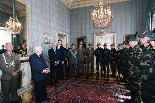 Rappresentanza della Brigata alpina "Taurinense", rientrata dalla missione in Bosnia, in servizio di guardia d'onore al Palazzo del Quirinale