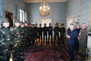Rappresentanza della Brigata alpina "Taurinense", rientrata dalla missione in Bosnia, in servizio di guardia d'onore al Palazzo del Quirinale