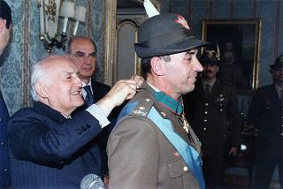Rappresentanza della Brigata alpina "Taurinense", rientrata dalla missione in Bosnia, in servizio di guardia d'onore al Palazzo del Quirinale