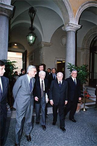 Roma, Istituto dell'Enciclopedia Italiana: intervento del Presidente della Repubblica alla conferenza del prof. Franco Modiglioni, Premio Nobel per l'economia, sul tema "Disoccupazione nell'euro e prestigio dell'euro", organizzata dall'Istituto La Malfa