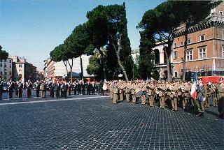 Roma, Piazza Venezia, Altare della Patria: deposizione di una corona d'alloro da parte del Presidente della Repubblica, per il 53° anniversario della Liberazione