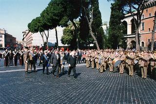 Roma, Piazza Venezia, Altare della Patria: deposizione di una corona d'alloro da parte del Presidente della Repubblica, per il 53° anniversario della Liberazione