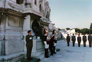 Roma, Piazza Venezia, Altare della Patria: deposizione di una corona d'alloro da parte del Presidente della Repubblica, per il 53° anniversario della Liberazione