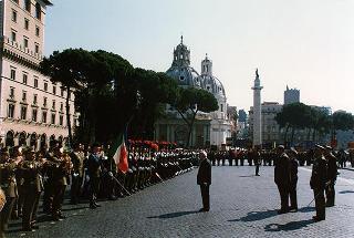 Roma, Piazza Venezia, Altare della Patria: deposizione di una corona d'alloro da parte del Presidente della Repubblica, per il 53° anniversario della Liberazione