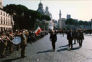 Roma, Piazza Venezia, Altare della Patria: deposizione di una corona d'alloro da parte del Presidente della Repubblica, per il 53° anniversario della Liberazione