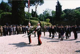 Roma, Mausoleo Ardeatino: deposizione di una corona d'alloro da parte del Presidente della Repubblica, per il 53° anniversario della Liberazione