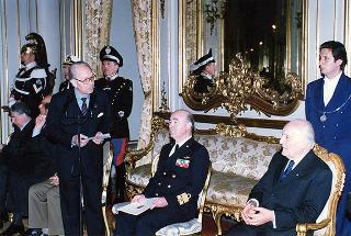 Gen. Francesco Cavalera, presidente dell'Associazione nazionale reduci dalla prigionia, con una delegazione del sodalizio, la Commissione di assegnazione ed i vincitori del Premio "Targa Icaro"