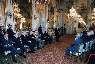 Gen. Francesco Cavalera, presidente dell'Associazione nazionale reduci dalla prigionia, con una delegazione del sodalizio, la Commissione di assegnazione ed i vincitori del Premio "Targa Icaro"