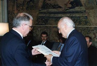 Padre Agostino Gardin, presidente onorario dell'Associazione Sorella Natura, con alcuni esponenti del sodalizio