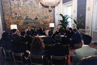 Prof. Filippo Materiale, preside del Liceo Ginnasio Statale "Tulliano" di Arpino (FR), con alcuni vincitori della 18^ edizione dei "Certamen Ciceronianum Arpinas" e delle precedenti edizioni della manifestazione