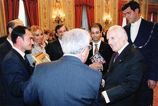 Giovani dell'Associazione internazionale "Viva la gente"