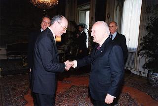 Prof. Enrico Malato, presidente della Salerno Editrice e direttore della Bibliografia generale della lingua e della letteratura italiana, con il Consiglio di amministrazione e il Consiglio direttivo della BIGLI, per il 25° anniversario di fondazione della Casa Editrice
